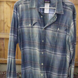 Patagonia Men's Blue Plaid Light Chambray Button Down